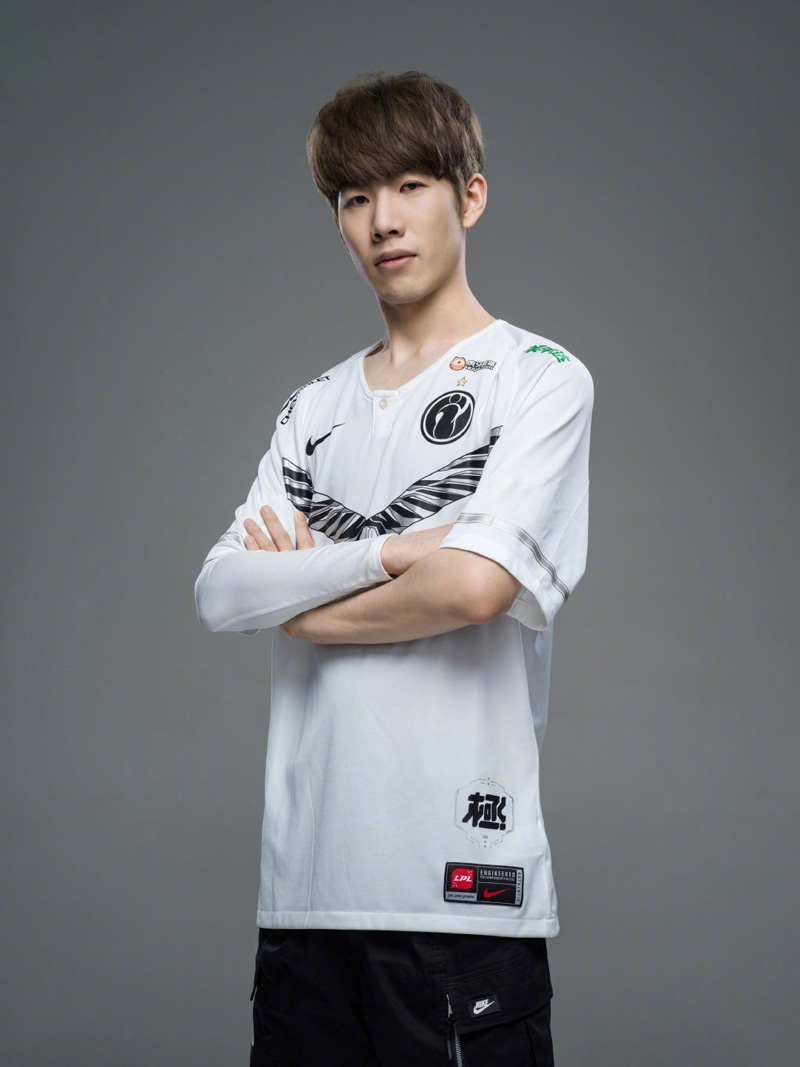 项优雅又激 项优雅又激